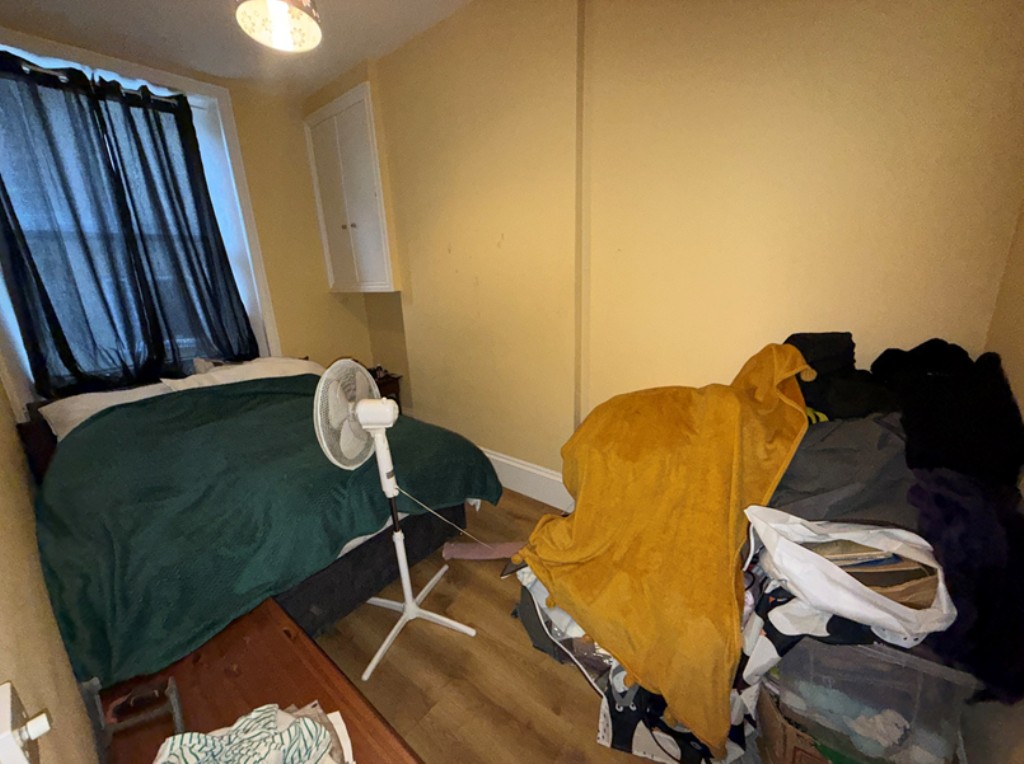 Lot: 72 - FREEHOLD COMMERCIAL & RESIDENTIAL BLOCK - 